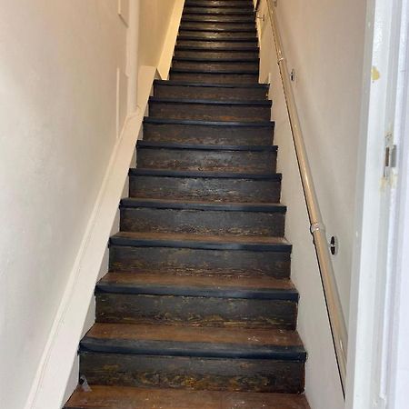Lovely 1-Bedroom Loft Apartment Above Shop With Free Parking- Long Term Let Available Maldon Exterior foto